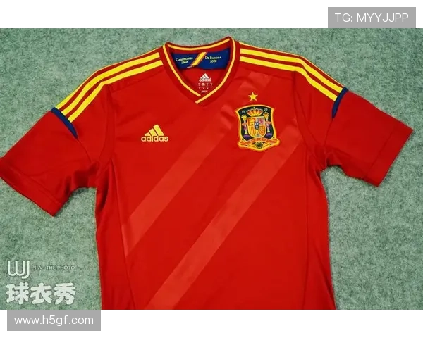 足球明星球衣正面设计解析与球迷文化的深度融合探讨